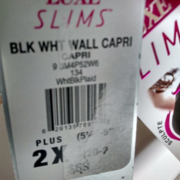 Nygard Black & White Capris - Picture 5 of 5